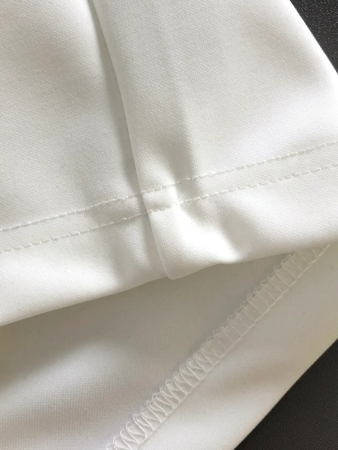 LSS summer New Arrival shorts are made of high-elastic cotton fabric, which is super skin-friendly and comfortable. It is embellished with Classic logo and has in-place hardware details! Versatile upper body effect is super handsome! Sizes M-XXXL